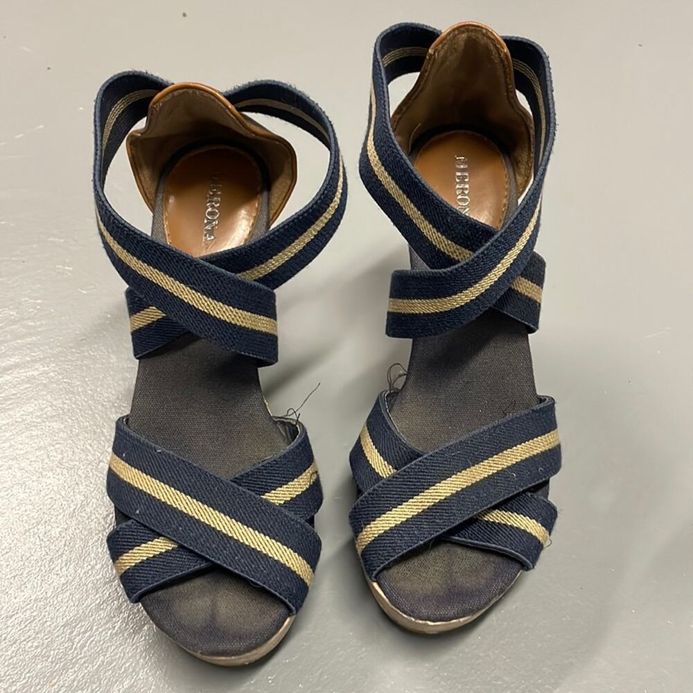 Merona Strappy Sandals Size 6